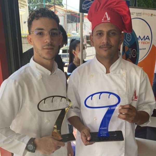 Panaderías Chocolat Deli Café y Alicantina se llevaron premio del mejor “Cachito de Caracas”