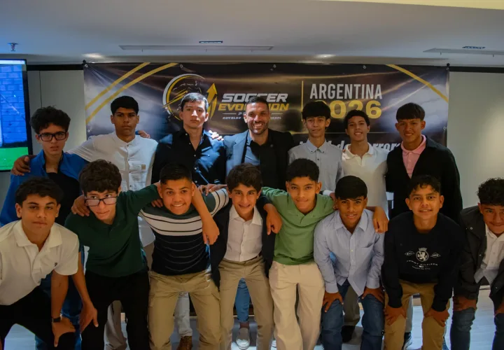 Foto grupal Soccer Evolution Program 2026